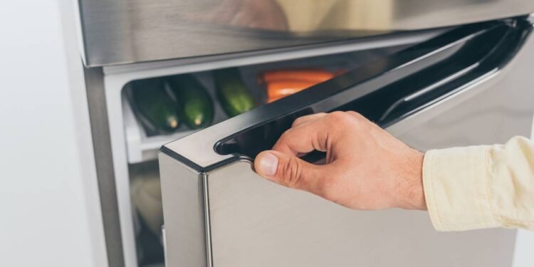 Geladeira parou de refrigerar? Entenda a causa e saiba resolver