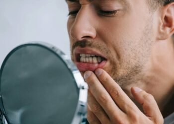 Sonhar com dentes caindo: o que a psicologia explica