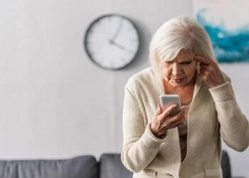 “Bença, tia”: conheça o golpe que está enganando idosos