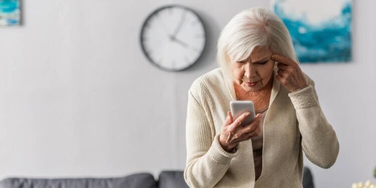 “Bença, tia”: conheça o golpe que está enganando idosos