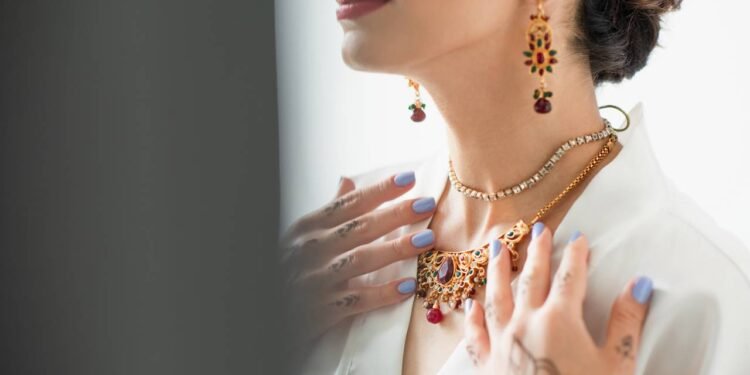 Moda e psicologia: por que usar vários colares diz tanto sobre você