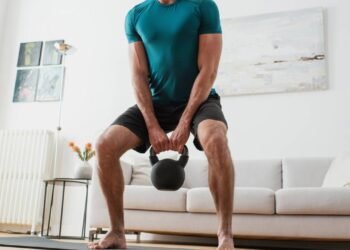 Treinar descalço faz bem? Veja prós e contras da prática