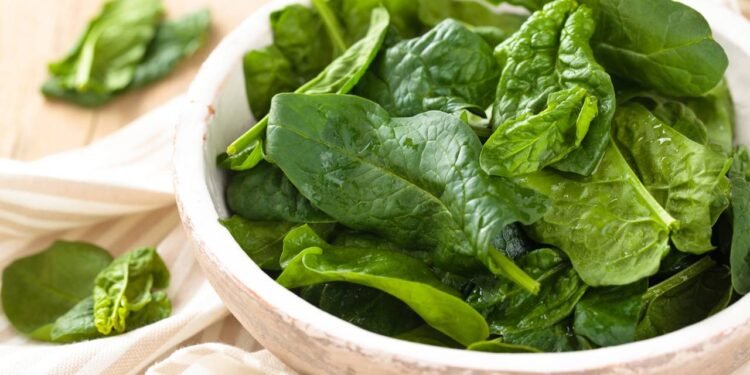 Afinal, o espinafre faz a pessoa ficar forte como nos desenhos animados?