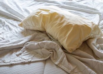 Sua fronha pode estar mais infectada que um vaso sanitário; saiba os riscos