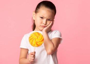 Como o açúcar favorece o aparecimento de cáries? Entenda