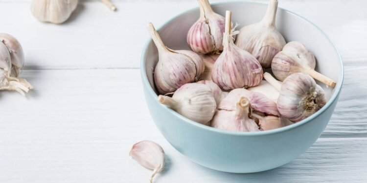 Corte do alho pode mudar sabor; saiba como temperar cada prato