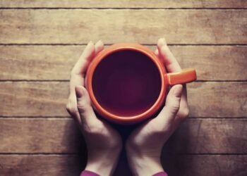 Café ou chá? Estudo aponta quem é o vilão e o mocinho dos ossos