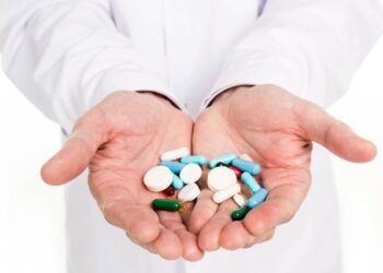 Anvisa suspende medicamentos das marcas Needs e Bwell da Raia Drogasil