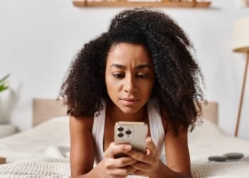 Sinais de que você está viciado em celular e não percebe