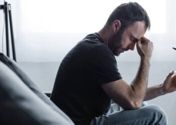 Após 2 anos ouvindo zumbidos, homem descobre tumor cerebral