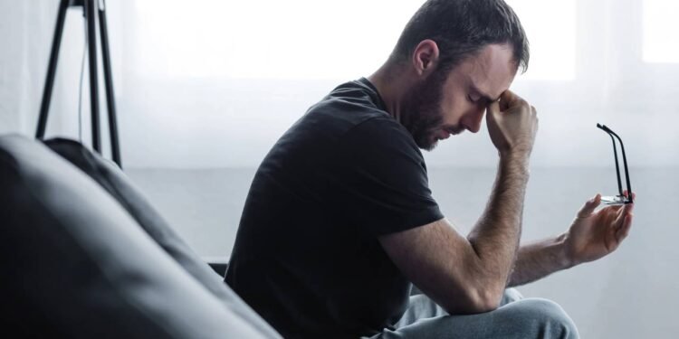 Após 2 anos ouvindo zumbidos, homem descobre tumor cerebral