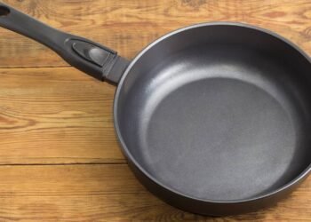 Panela de alumínio fundido queimou? Saiba como limpar sem danificar