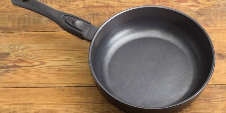 Panela de alumínio fundido queimou? Saiba como limpar sem danificar