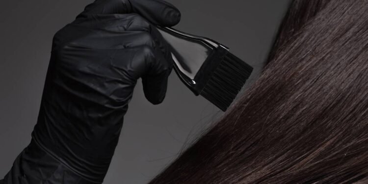 Alerta: tintura de cabelo pode elevar risco de câncer de mama