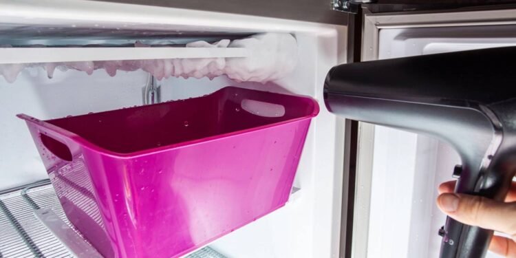 Saiba quando é a hora de descongelar sua geladeira