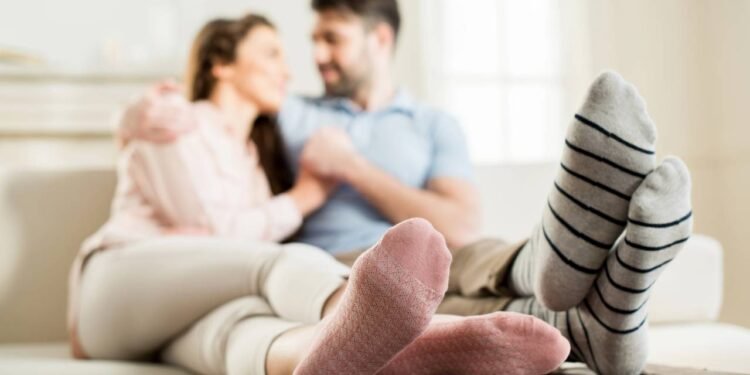 Por que millennials evitam traição? Especialistas explicam