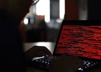 Como hackers usam IA para criar golpes; saiba como se proteger