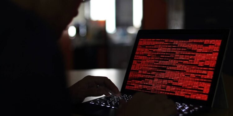 Como hackers usam IA para criar golpes; saiba como se proteger