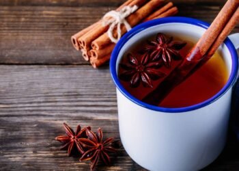 Saiba como o chá de canela pode ajudar a controlar a glicose