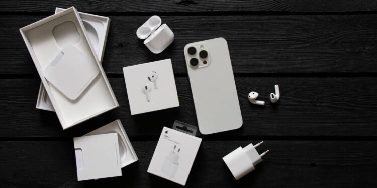 Acessórios indispensáveis para celular: veja quais não podem faltar