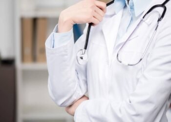 'Síndrome do jaleco branco': por que algumas pessoas têm a pressão alta só no consultório?