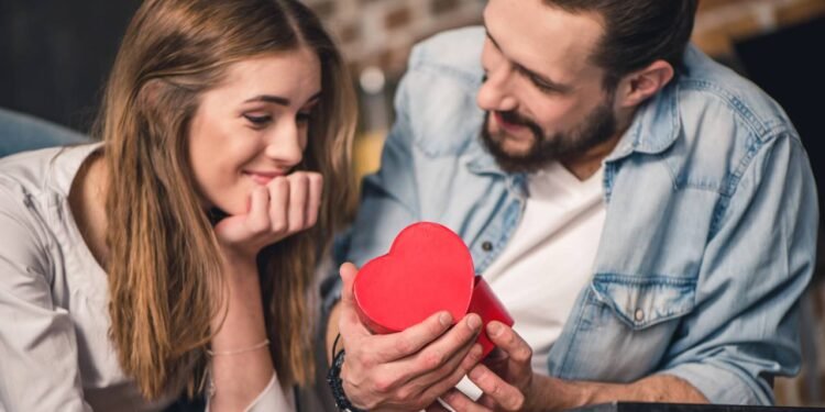 A ciência por trás do amor: quais hormônios fazem seu coração acelerar