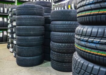 Descubra por que os pneus são sempre pretos — e não de outras cores