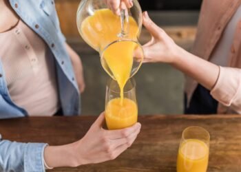 Tomar suco de laranja todos os dias pode ajudar o coração, aponta estudo