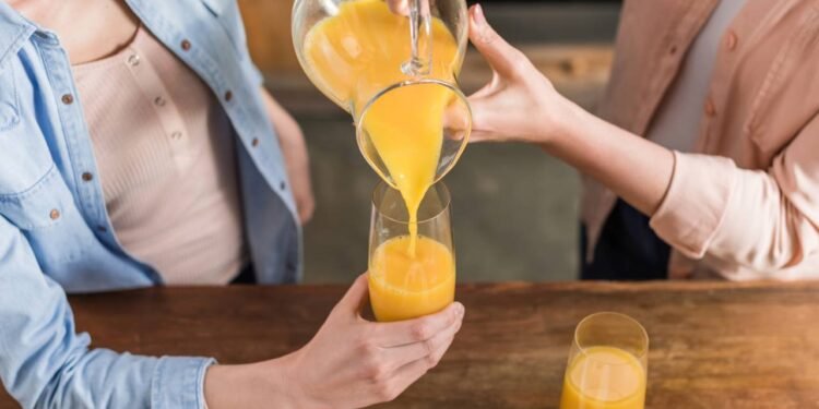 Tomar suco de laranja todos os dias pode ajudar o coração, aponta estudo