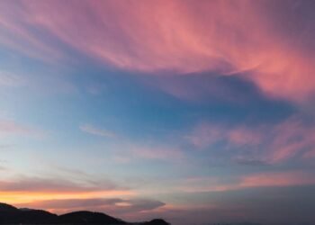 Por que o céu fica alaranjado/vermelho no pôr do sol? Descubra!