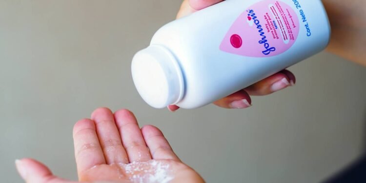 Talco contaminado e câncer: Johnson & Johnson é condenada a pagar R$ 8,3 bi a paciente