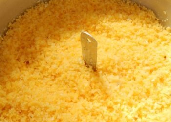 Existe horário correto para consumir cuscuz? Nutricionista explica