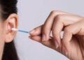 Saiba por que médicos não indicam o uso de cotonetes