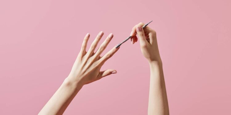 Alongamento em gel arruinou suas unhas? Saiba como recuperar