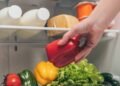 Quanto tempo a comida pode ficar na geladeira sem estragar? Veja