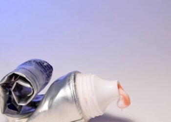 Não jogue fora! Saiba como reaproveitar tubos de pasta de dente