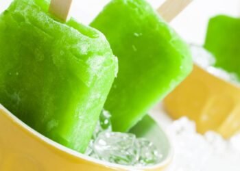 Caseiro e saudável: saiba como preparar picolé sem açúcar