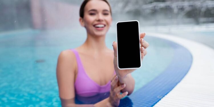 Celulares à prova d’água: saiba como escolher