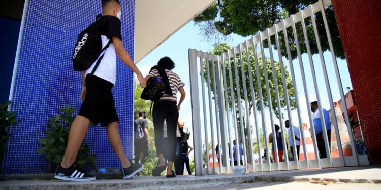 Universidades Federais têm corte de R$ 488 milhões em orçamento; entenda o impacto