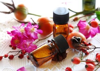 Do cabelo à unha: saiba os benefícios do óleo de rosa mosqueta