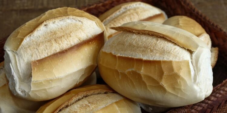 Pão francês não é inimigo da diabetes; saiba como incluir na rotina