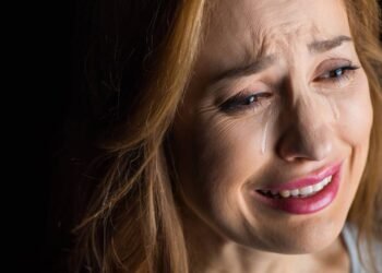 Por que só os seres humanos choram? A ciência por trás das lágrimas