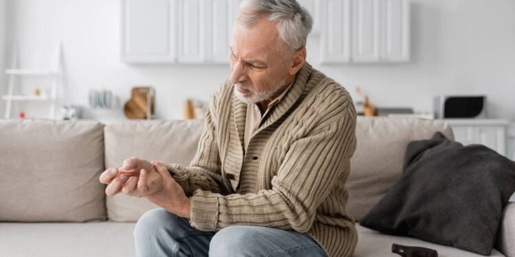 Hábitos diários que podem ajudar a diminuir o risco de Parkinson