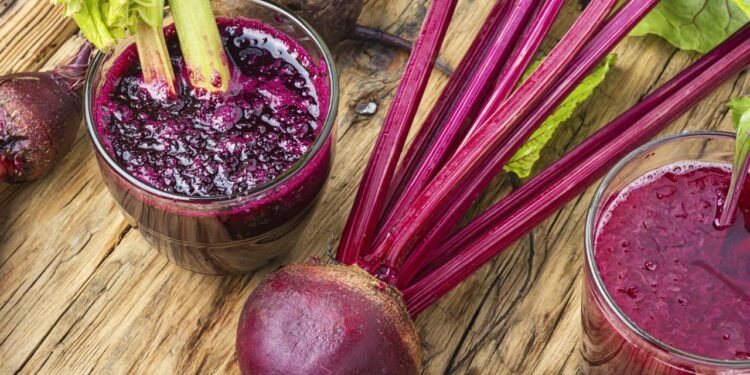Nutri aponta motivos para consumir suco de beterraba e batata-doce