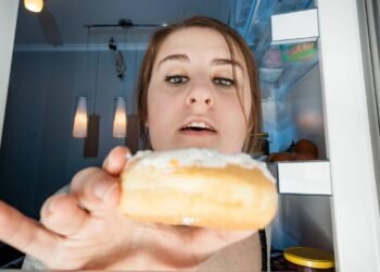 Este ingrediente diminui a vontade de comer doces na hora; saiba qual