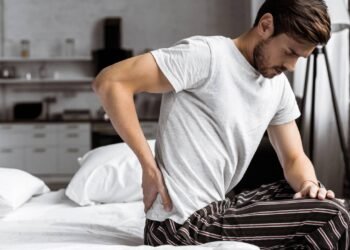 Carnaval 2026: Saiba como evitar dor na coluna e joelho durante a folia