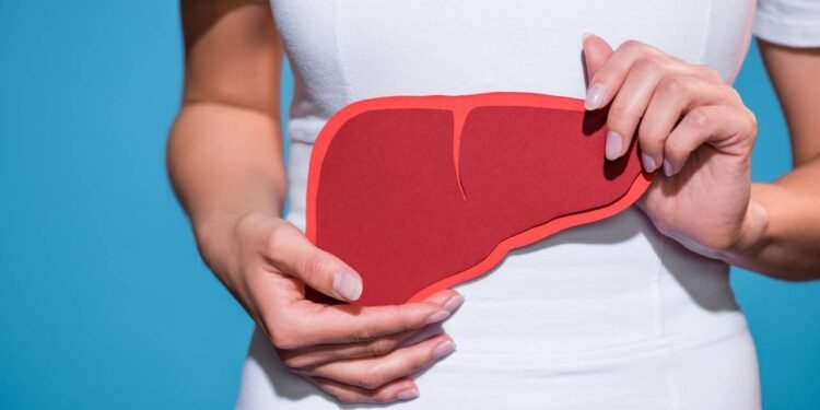 Gordura no fígado: médico lista 5 sintomas principais; veja