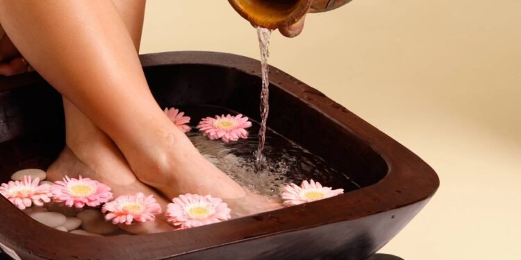 Escalda-pés: aprenda receita relaxante para aliviar o estresse