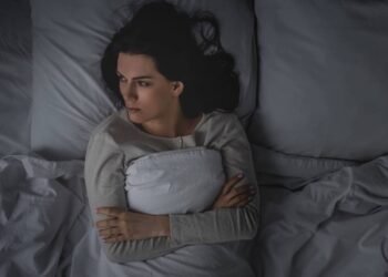 Insônia de madrugada: saiba as causas e como voltar a dormir