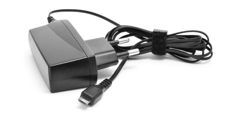 Carregadores velhos podem ter utilidade; saiba mais